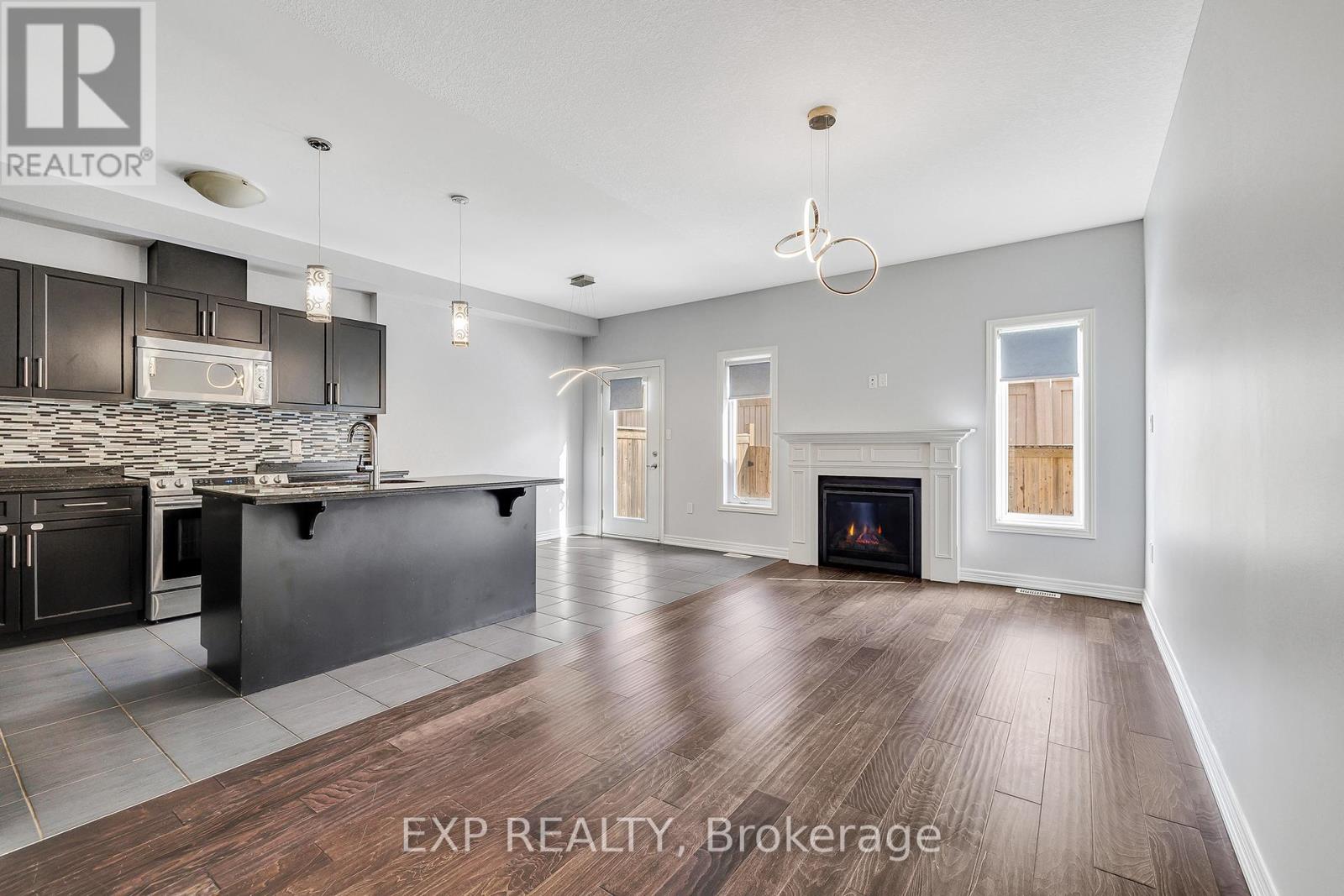 89 SONOMA VALLEY CRESCENT, Hamilton (Mewburn), Ontario, L9B0J3 — Photo 4