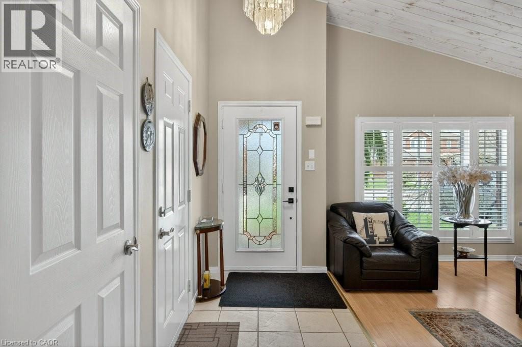 35 HEPBURN Crescent, Hamilton, Ontario, L9C7S4 — Photo 3