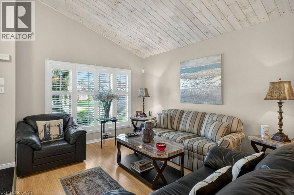 35 HEPBURN Crescent, Hamilton, Ontario, L9C7S4 — Photo 4