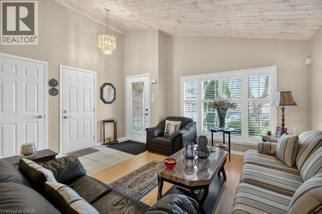 35 HEPBURN Crescent, Hamilton, Ontario, L9C7S4 — Photo 5