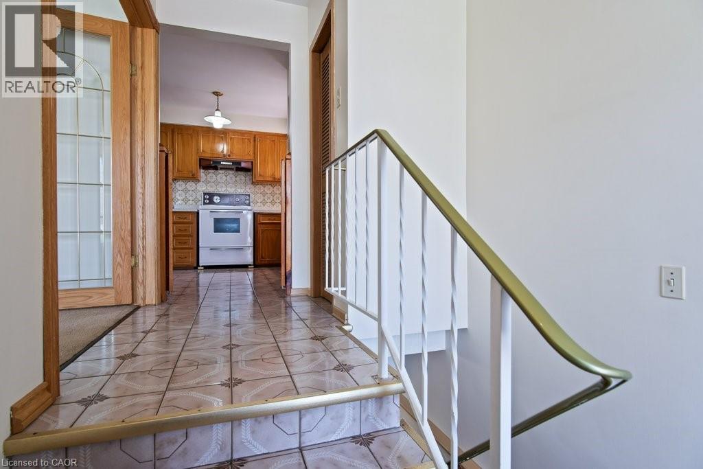 103 QUEENSTON Drive, Kitchener, Ontario, N2B2V2 — Photo 5