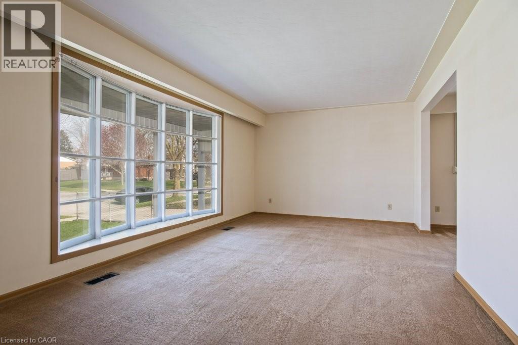 103 QUEENSTON Drive, Kitchener, Ontario, N2B2V2 — Photo 7