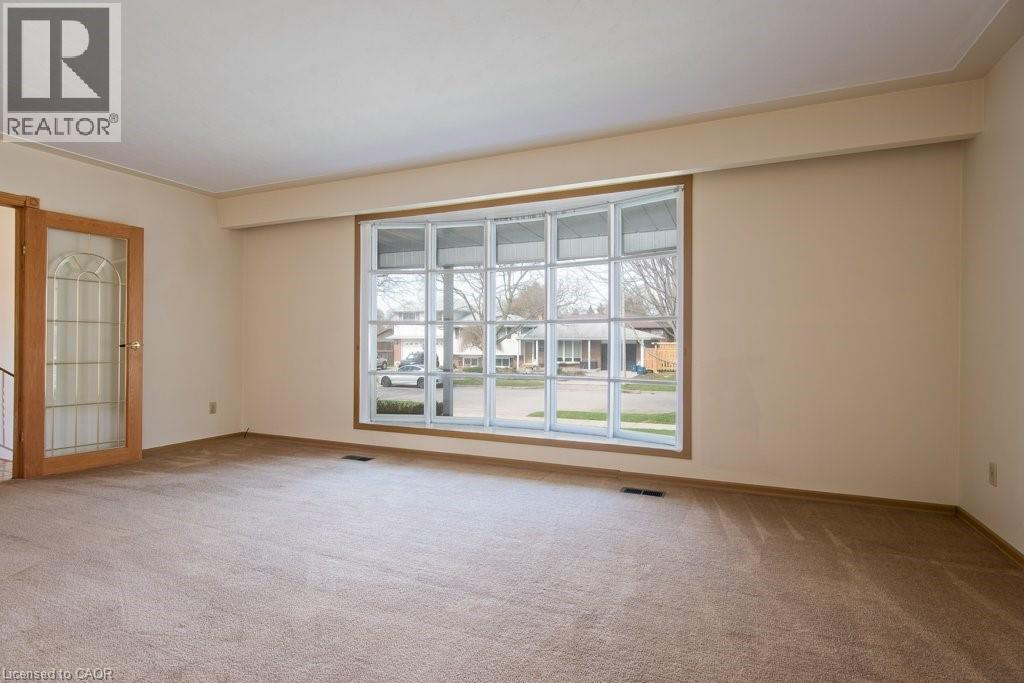 103 QUEENSTON Drive, Kitchener, Ontario, N2B2V2 — Photo 8