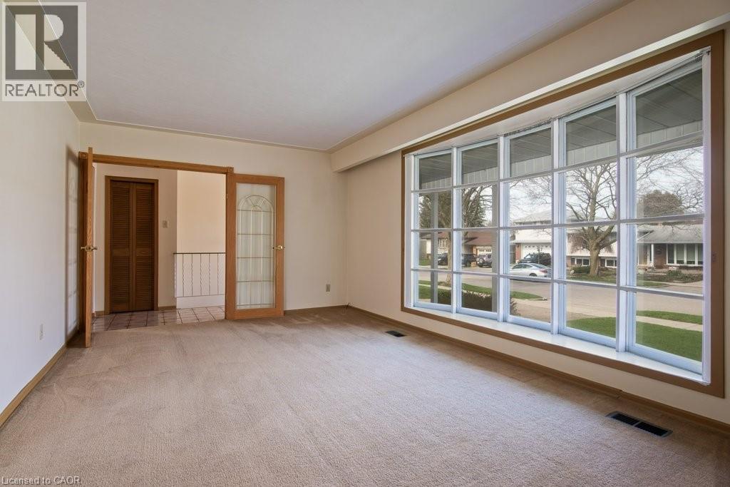 103 QUEENSTON Drive, Kitchener, Ontario, N2B2V2 — Photo 9