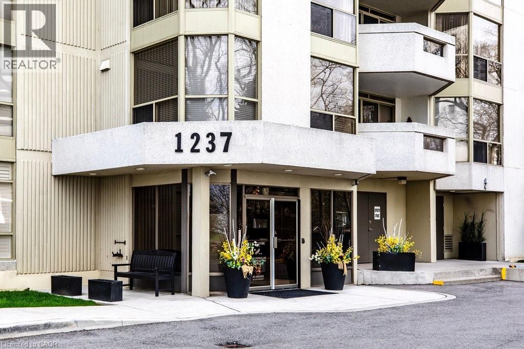 1237 NORTH SHORE Boulevard E Unit# 803, Burlington, Ontario, L7S2H8 — Photo 2