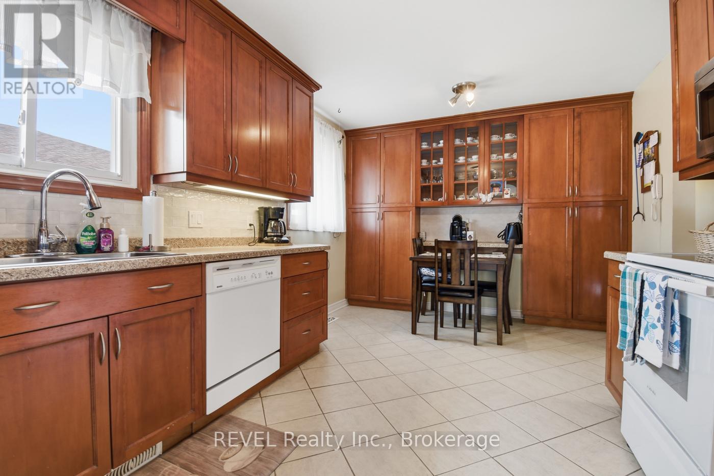 108 RICHMOND STREET, Thorold (Thorold Downtown), Ontario, L2V3H1 — Photo 2