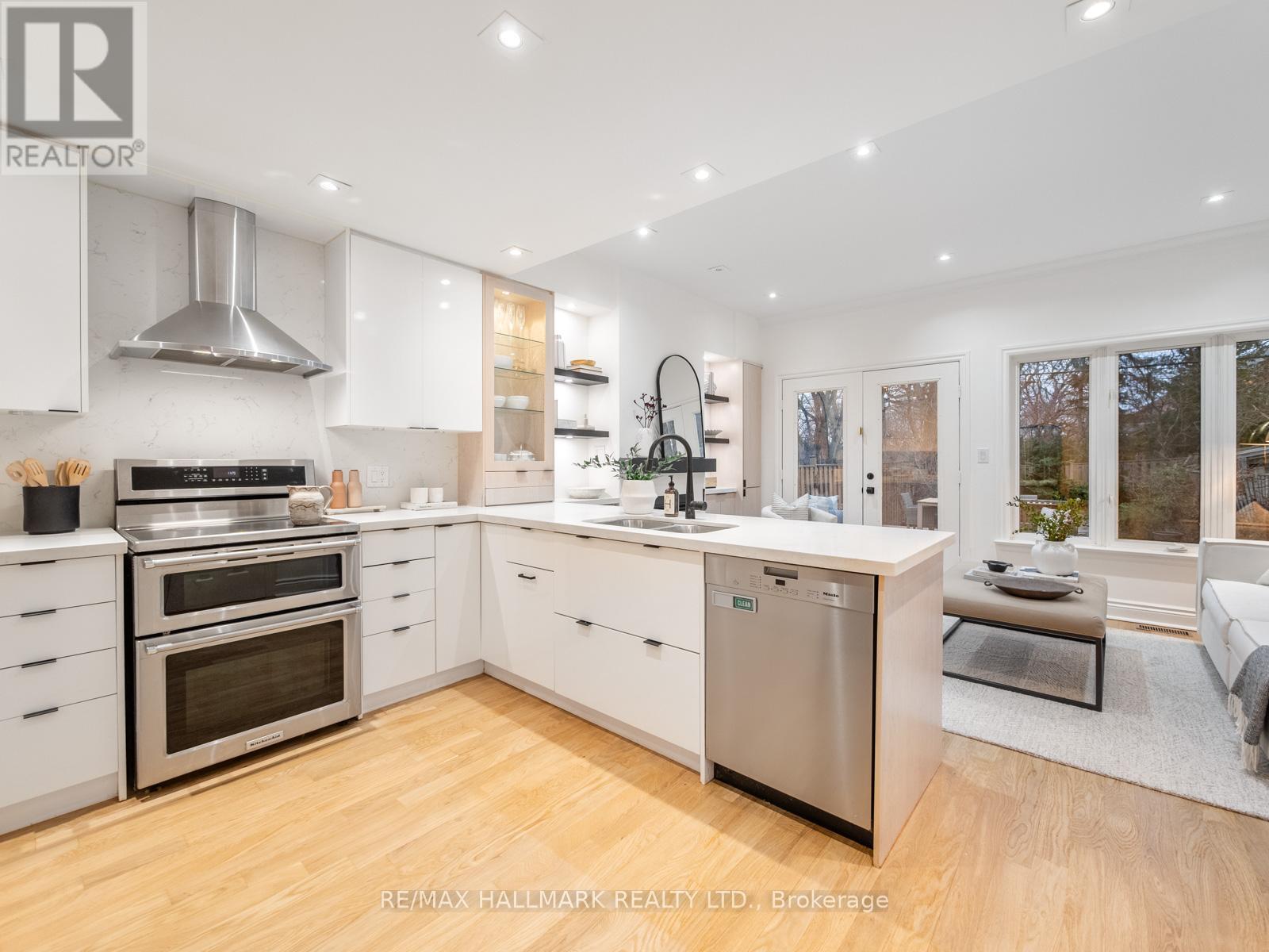 26 EASTMOUNT AVENUE, Toronto (Playter Estates-Danforth), Ontario, M4K1V1 — Photo 10