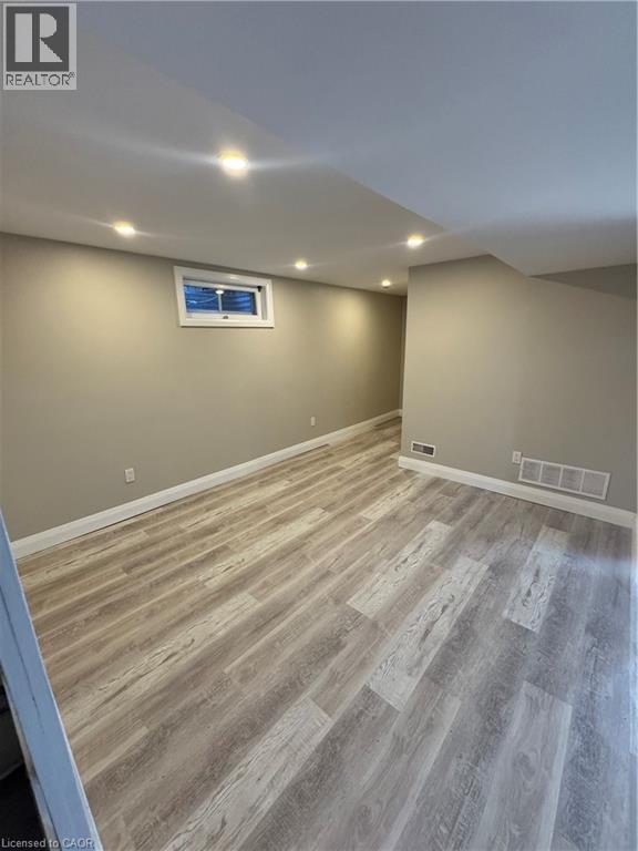 25 HOWLAND Drive Unit# Lower, Kitchener, Ontario, N2E1G1 — Photo 4