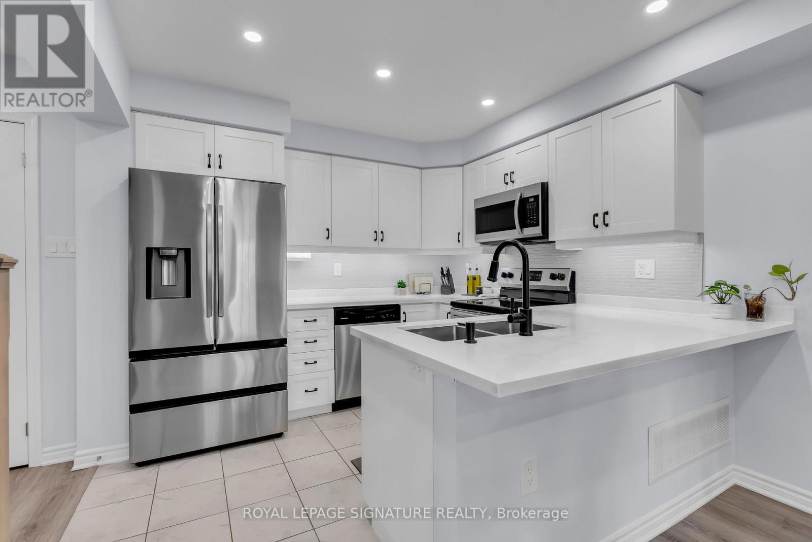 60 - 22 SPRING CREEK DRIVE, Hamilton (Waterdown), Ontario, L0R2H8 — Photo 8