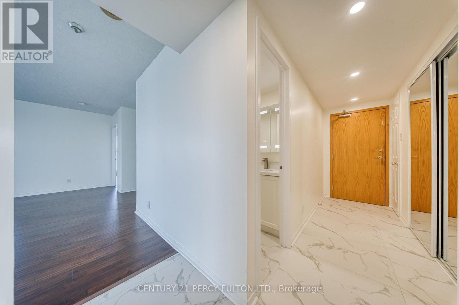 1508 - 77 HARBOUR SQUARE, Toronto (Waterfront Communities), Ontario, M5J2S2 — Photo 5