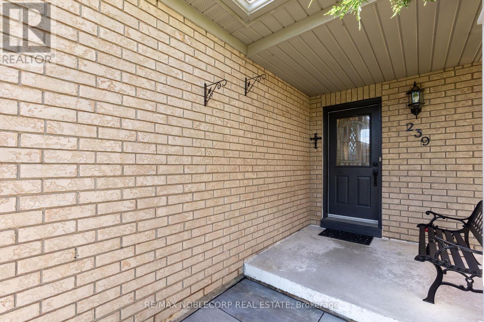 239 ROYAL APPIAN CRESCENT, Vaughan (Maple), Ontario, L4K5L3 — Photo 4