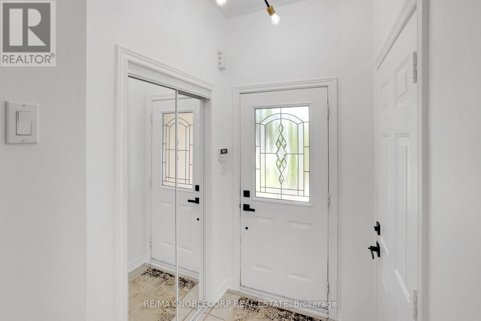 239 ROYAL APPIAN CRESCENT, Vaughan (Maple), Ontario, L4K5L3 — Photo 5