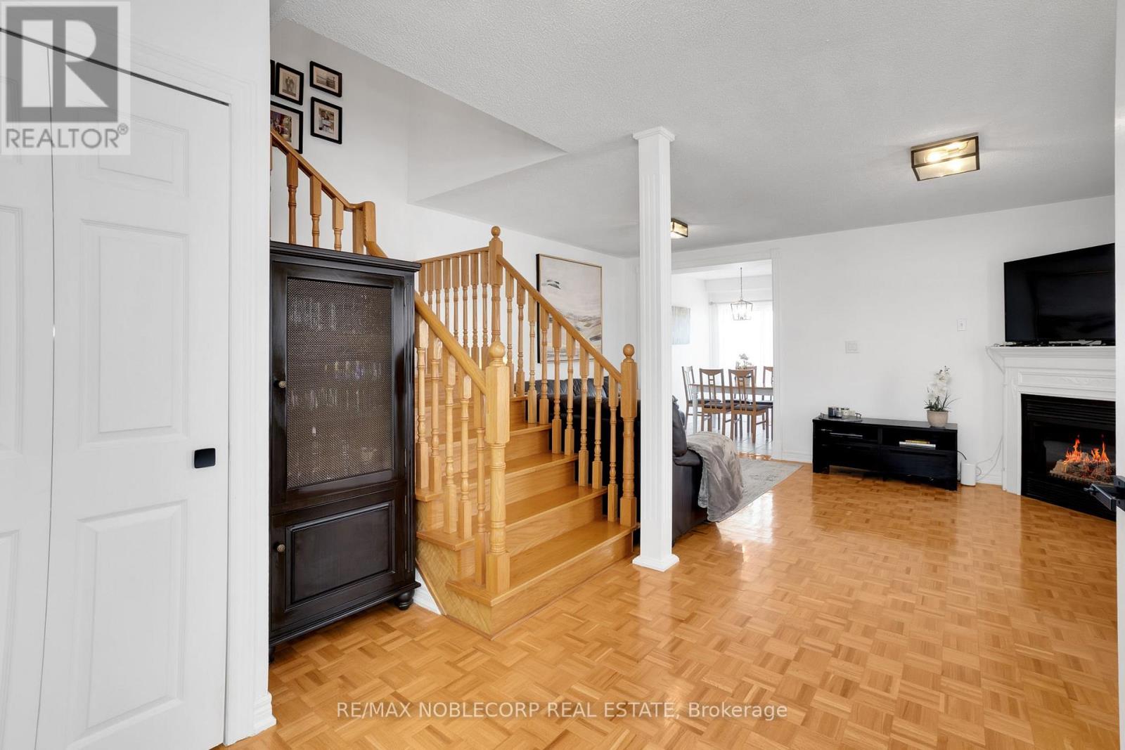 239 ROYAL APPIAN CRESCENT, Vaughan (Maple), Ontario, L4K5L3 — Photo 6