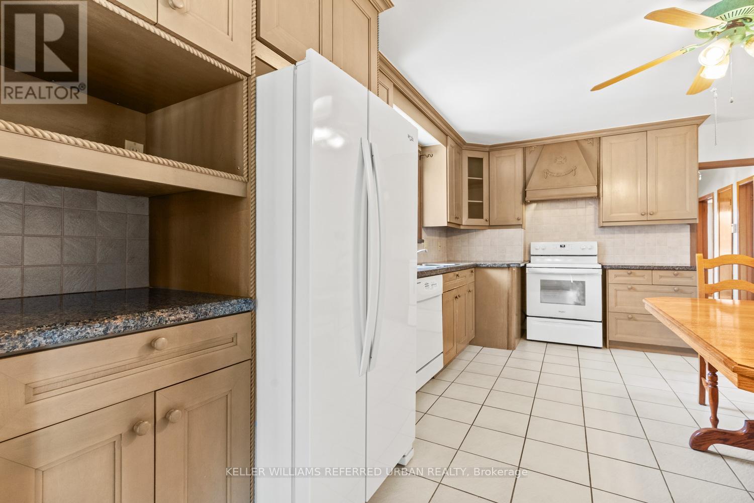 583 QUEENS DRIVE, Toronto (Maple Leaf), Ontario, M6L1N2 — Photo 10