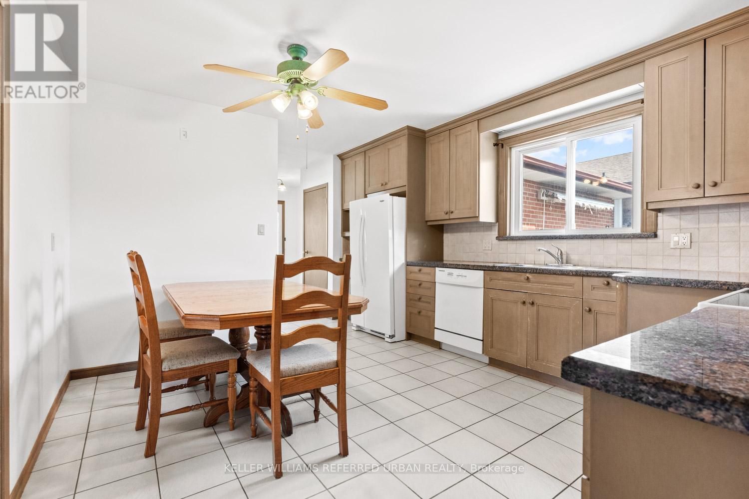 583 QUEENS DRIVE, Toronto (Maple Leaf), Ontario, M6L1N2 — Photo 11