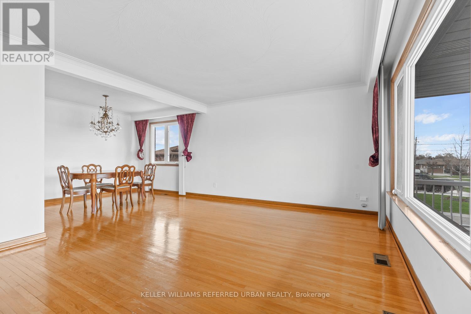 583 QUEENS DRIVE, Toronto (Maple Leaf), Ontario, M6L1N2 — Photo 7