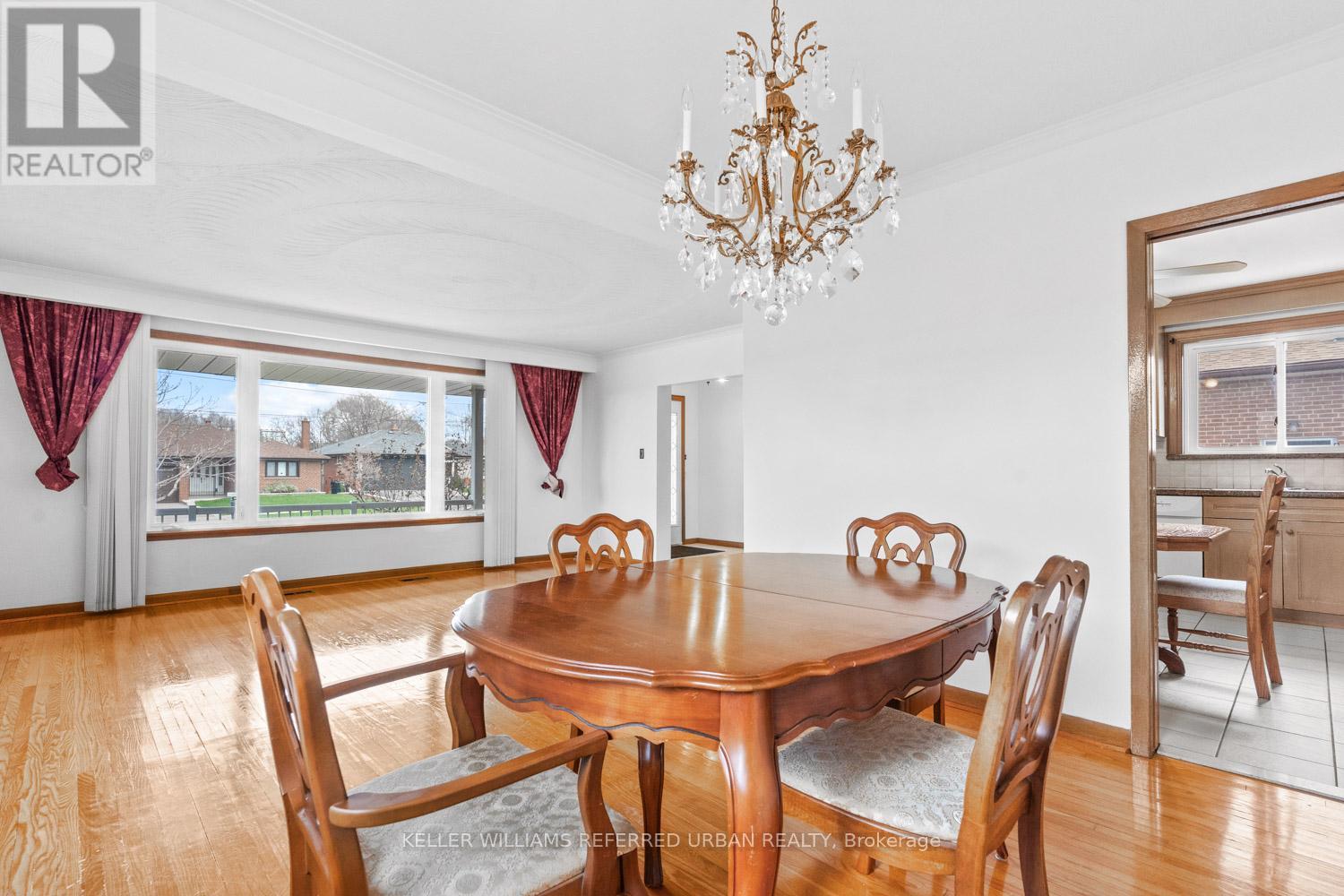 583 QUEENS DRIVE, Toronto (Maple Leaf), Ontario, M6L1N2 — Photo 9