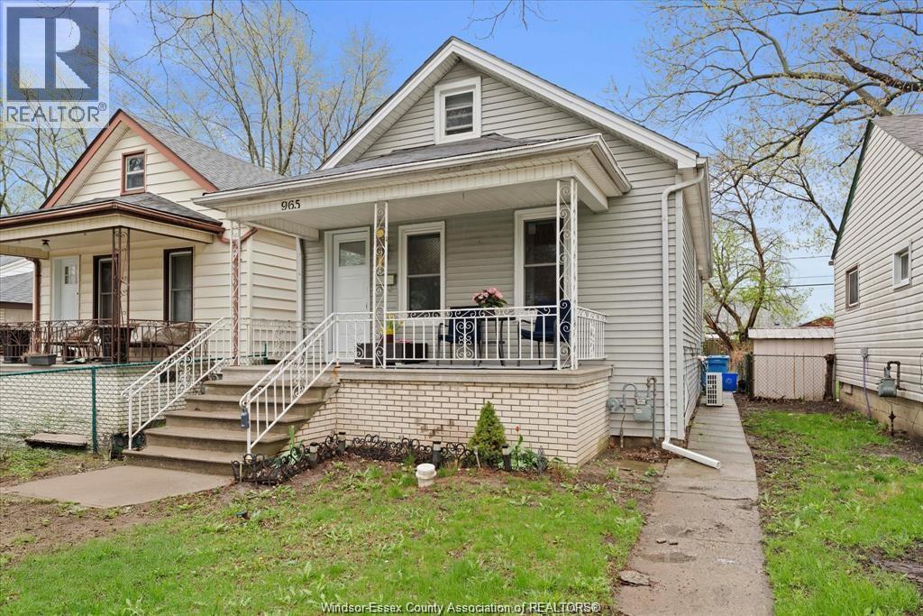 965 BRIDGE AVENUE, Windsor, Ontario, N9B2M9 — Photo 2