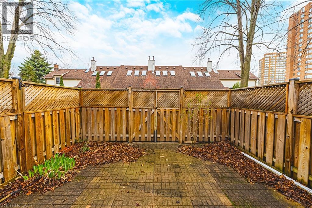 1275 MAPLE CROSSING Boulevard Unit# 11, Burlington, Ontario, L7S2E8 — Photo 21