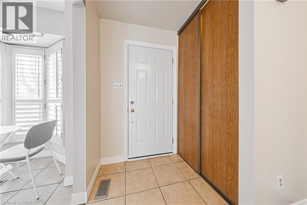 1275 MAPLE CROSSING Boulevard Unit# 11, Burlington, Ontario, L7S2E8 — Photo 3