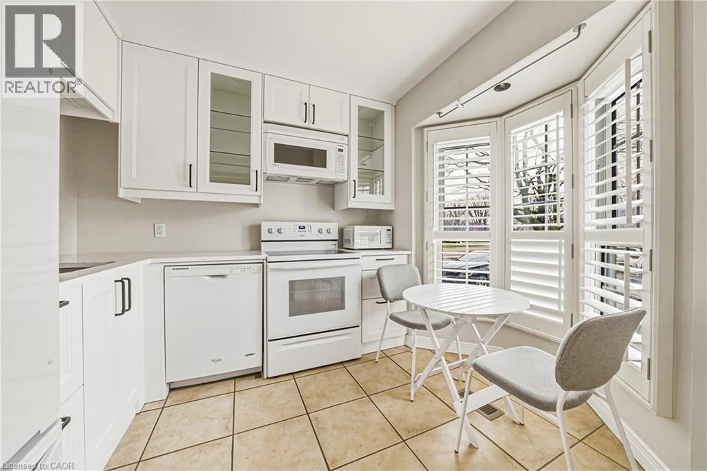 1275 MAPLE CROSSING Boulevard Unit# 11, Burlington, Ontario, L7S2E8 — Photo 4