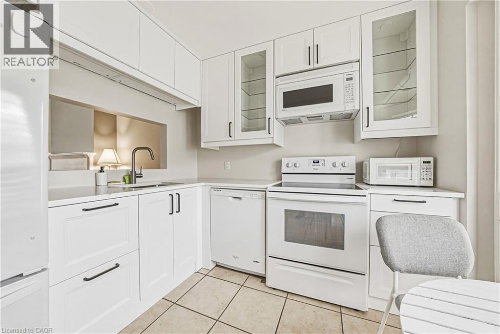 1275 MAPLE CROSSING Boulevard Unit# 11, Burlington, Ontario, L7S2E8 — Photo 5