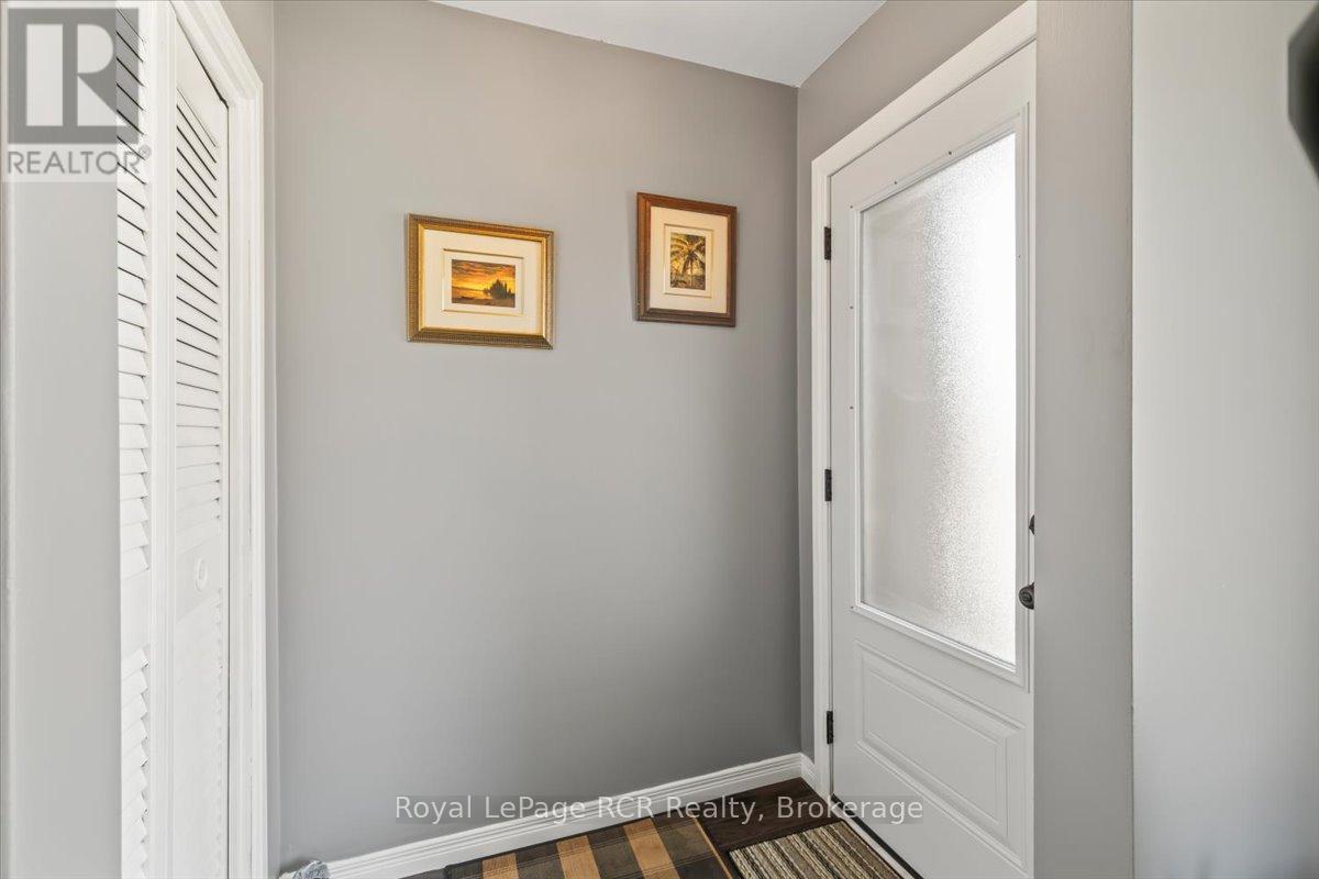 601 17TH AVENUE, Hanover, Ontario, N4N3B1 — Photo 2