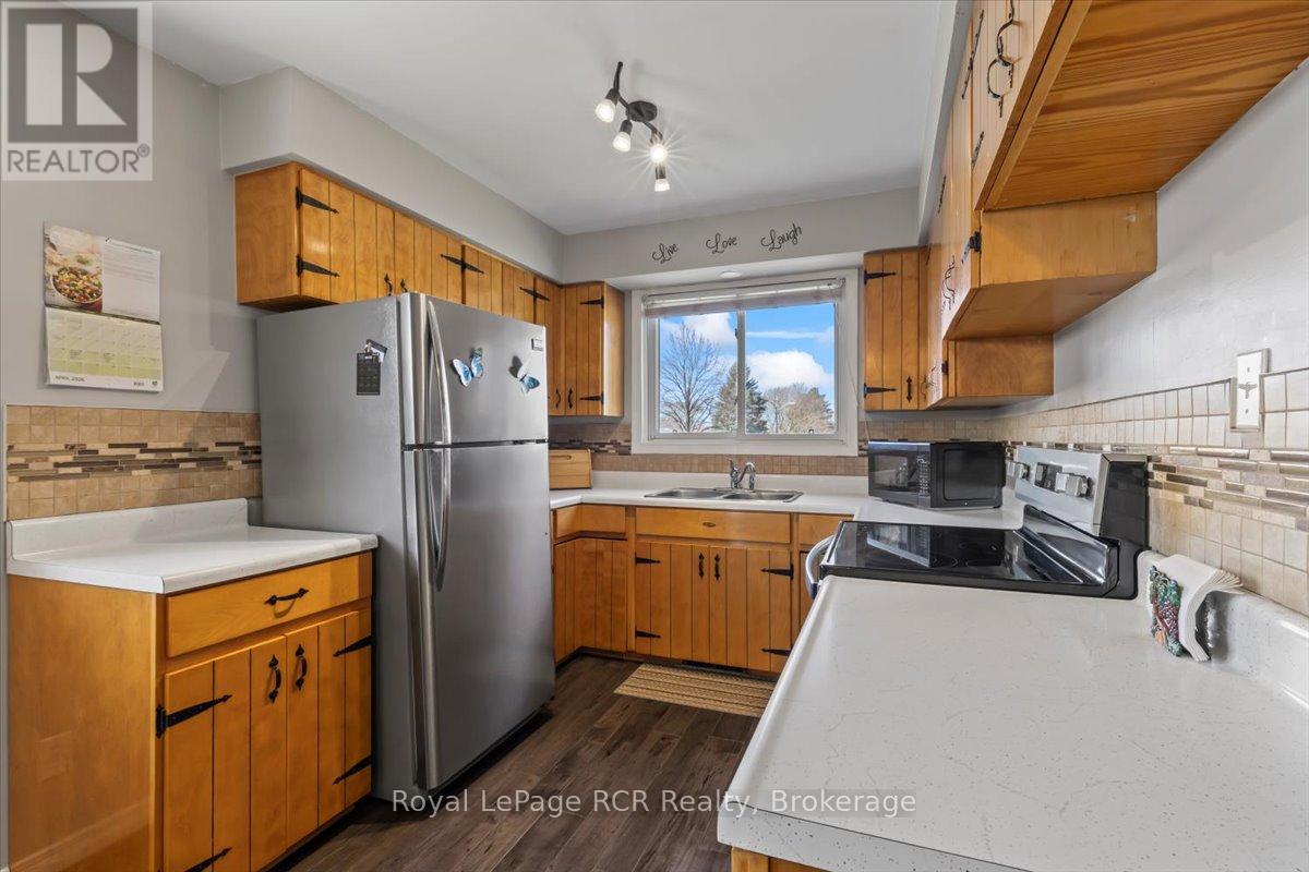 601 17TH AVENUE, Hanover, Ontario, N4N3B1 — Photo 4