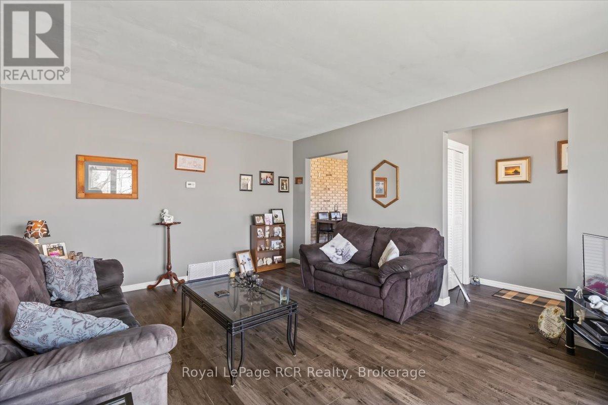 601 17TH AVENUE, Hanover, Ontario, N4N3B1 — Photo 5