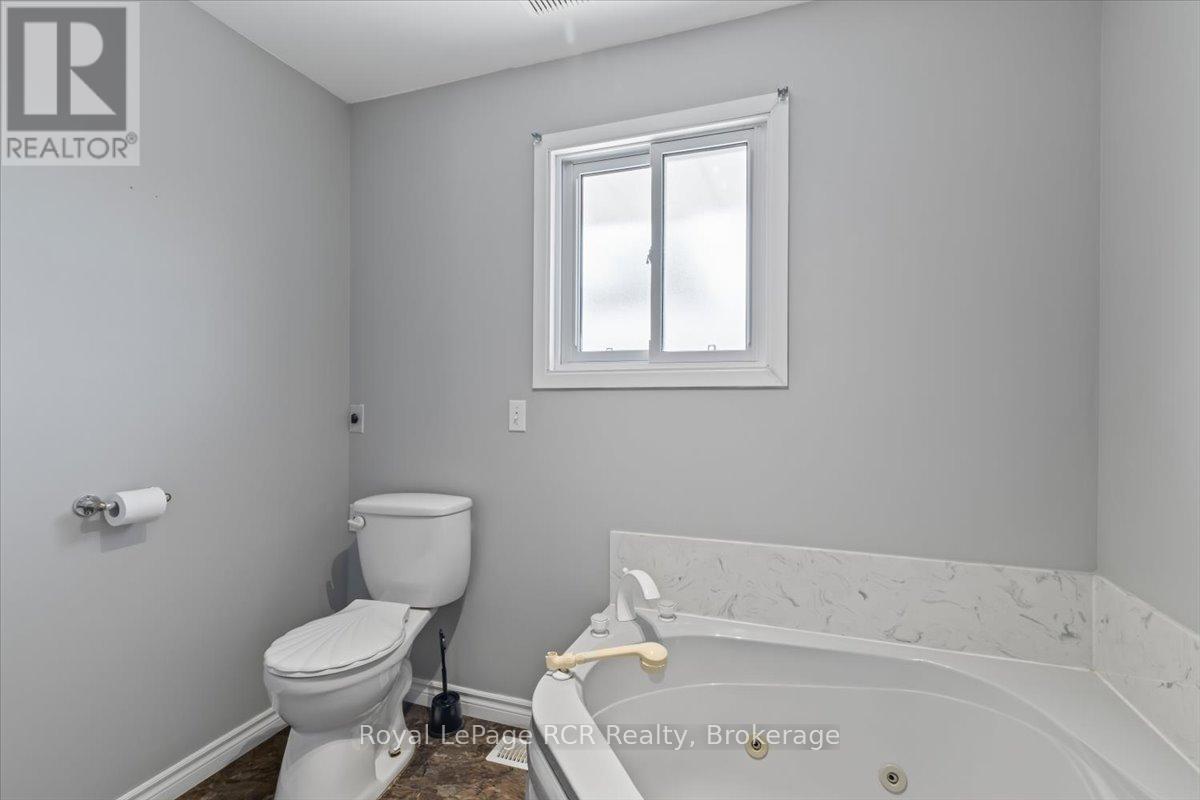 601 17TH AVENUE, Hanover, Ontario, N4N3B1 — Photo 9