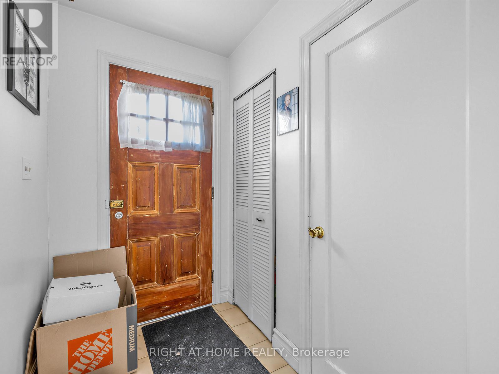 524 COLBORNE STREET E, Oshawa (O'Neill), Ontario, L1G1N4 — Photo 4