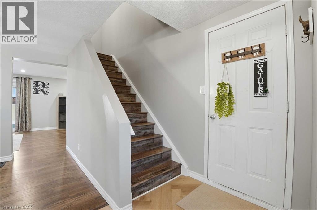 102 IRONSTONE Drive, Cambridge, Ontario, N1P1A4 — Photo 7