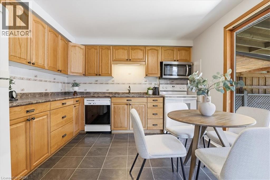 111 SELKIRK Drive, Kitchener, Ontario, N2E1M5 — Photo 10