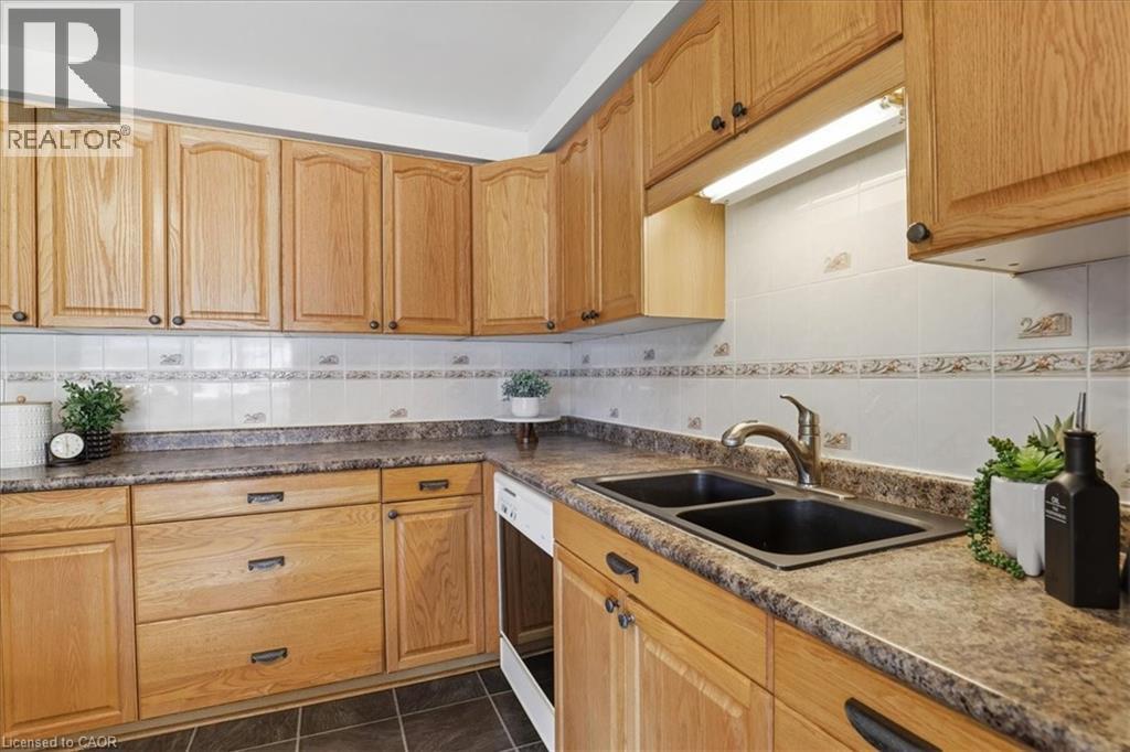 111 SELKIRK Drive, Kitchener, Ontario, N2E1M5 — Photo 11