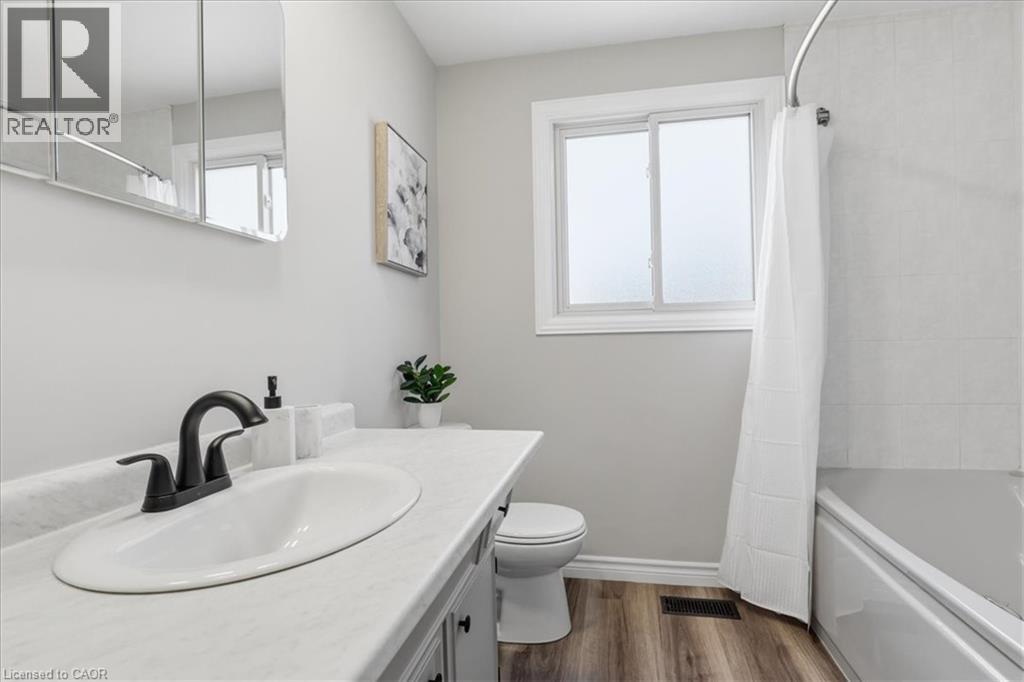 111 SELKIRK Drive, Kitchener, Ontario, N2E1M5 — Photo 17