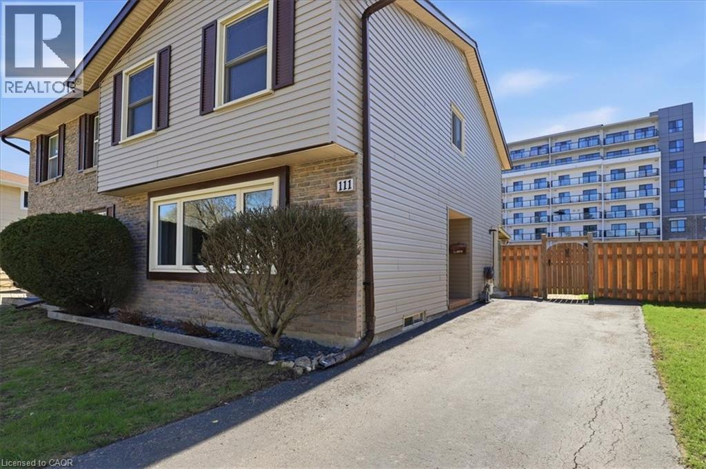 111 SELKIRK Drive, Kitchener, Ontario, N2E1M5 — Photo 3
