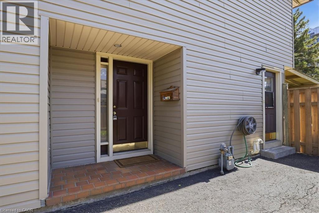111 SELKIRK Drive, Kitchener, Ontario, N2E1M5 — Photo 4