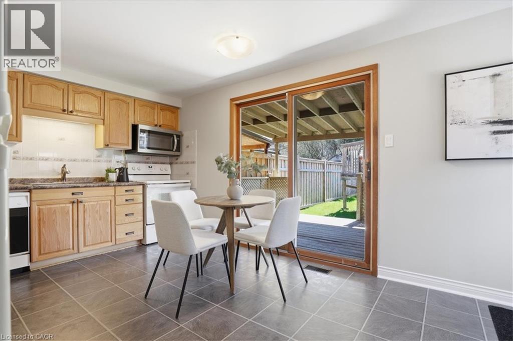 111 SELKIRK Drive, Kitchener, Ontario, N2E1M5 — Photo 9