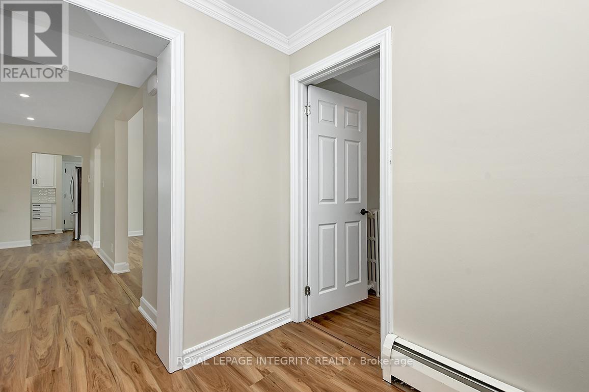 301 ZEPHYR AVENUE, Ottawa, Ontario, K2B5Z7 — Photo 2