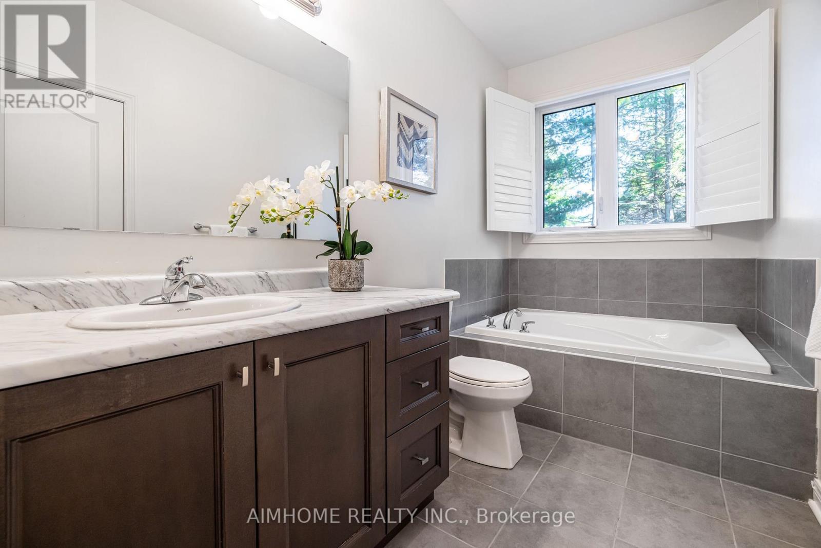 92 RADIAL DRIVE, Aurora, Ontario, L4G0Z8 — Photo 14