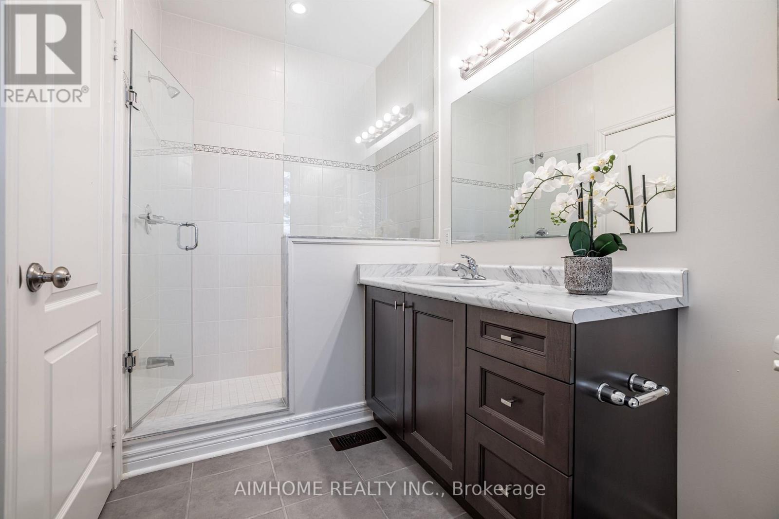 92 RADIAL DRIVE, Aurora, Ontario, L4G0Z8 — Photo 15