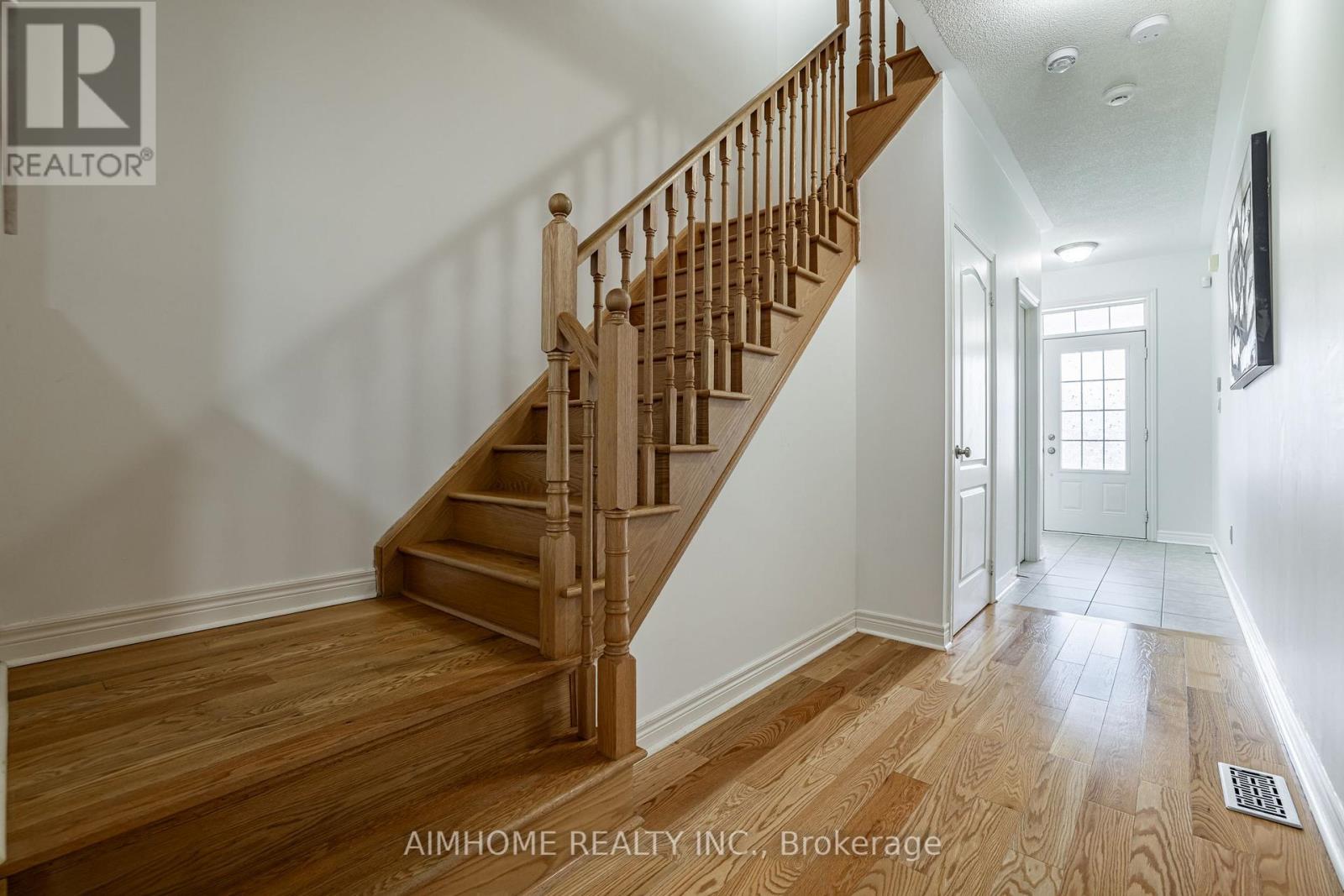 92 RADIAL DRIVE, Aurora, Ontario, L4G0Z8 — Photo 3