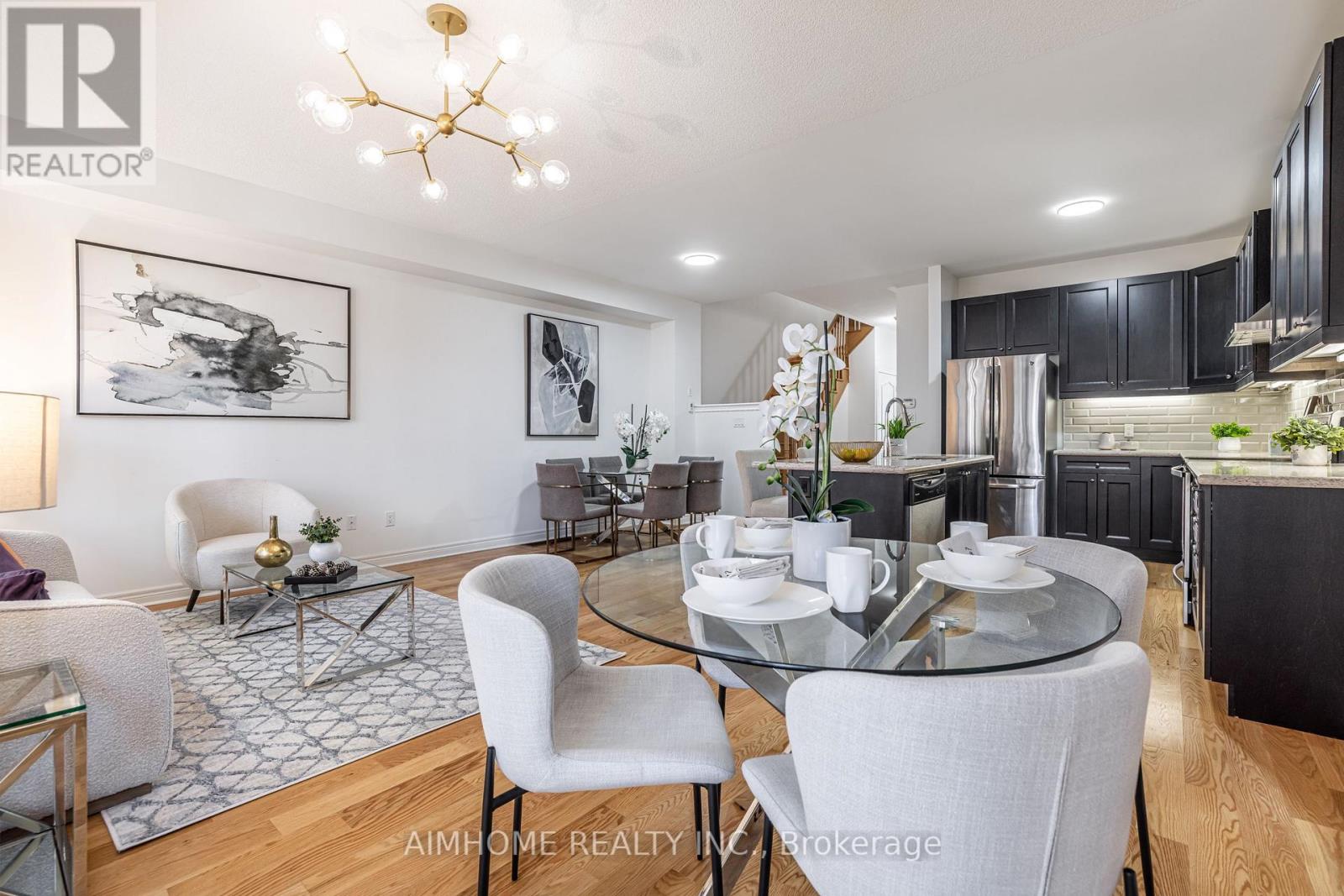 92 RADIAL DRIVE, Aurora, Ontario, L4G0Z8 — Photo 4