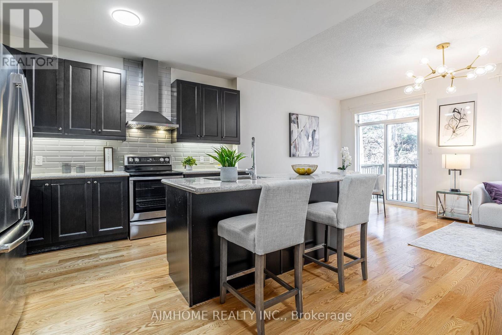 92 RADIAL DRIVE, Aurora, Ontario, L4G0Z8 — Photo 7