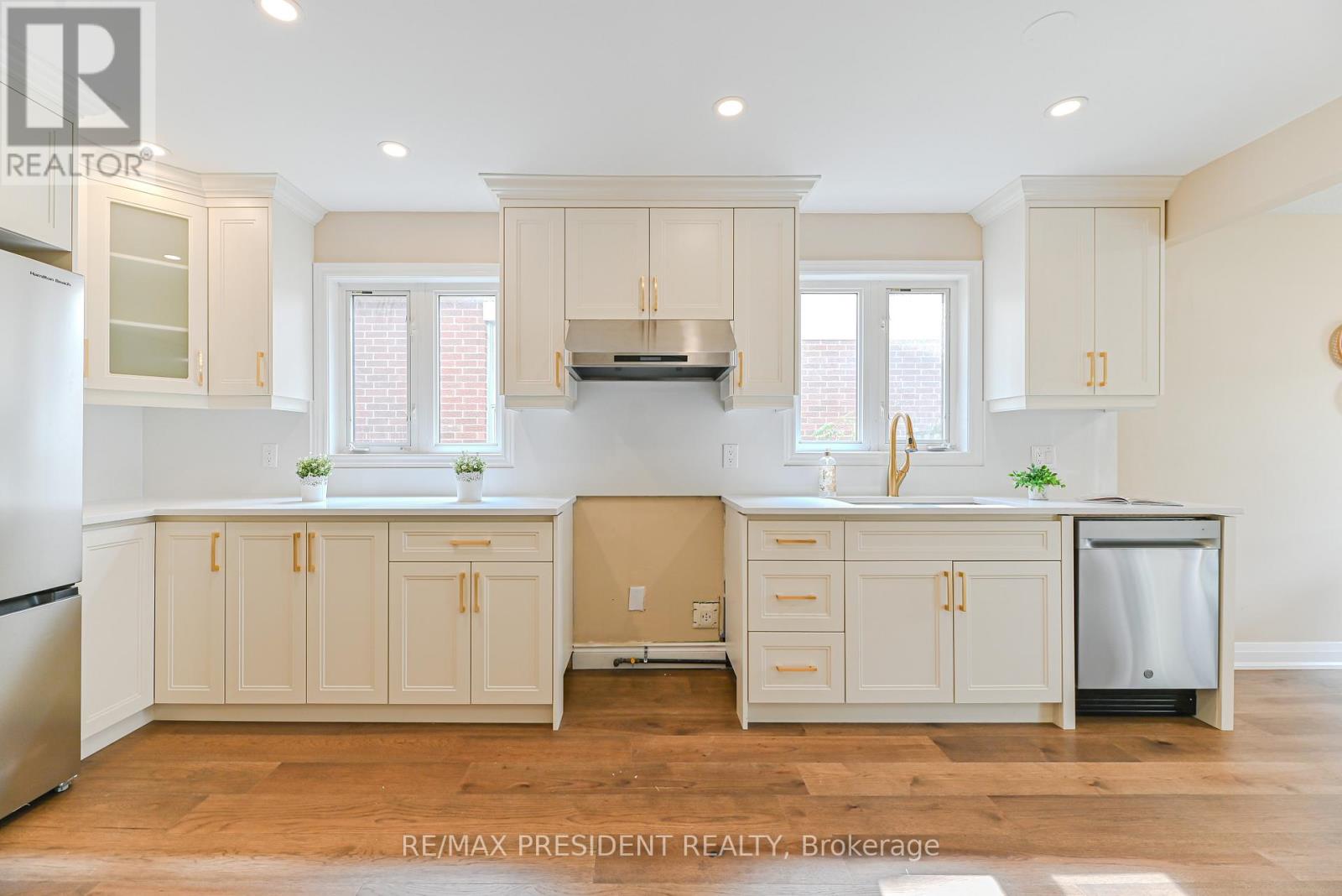 4 LAWNVIEW COURT, Brampton (Heart Lake West), Ontario, L7G1T4 — Photo 5