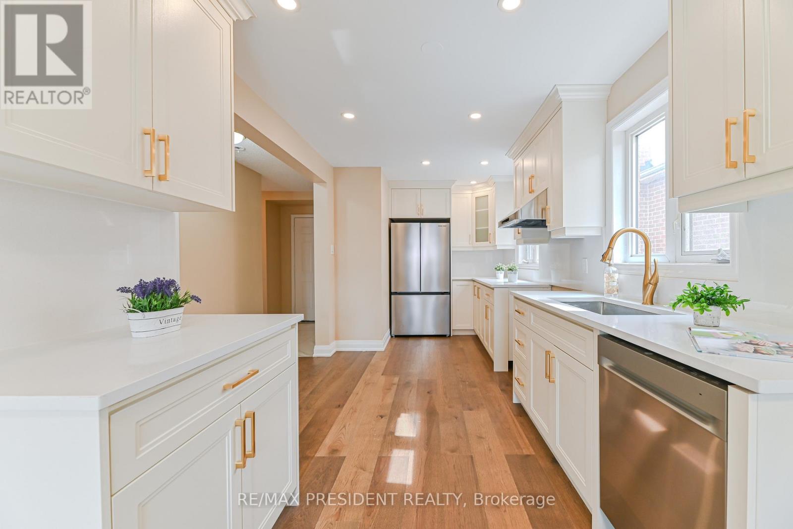 4 LAWNVIEW COURT, Brampton (Heart Lake West), Ontario, L7G1T4 — Photo 8