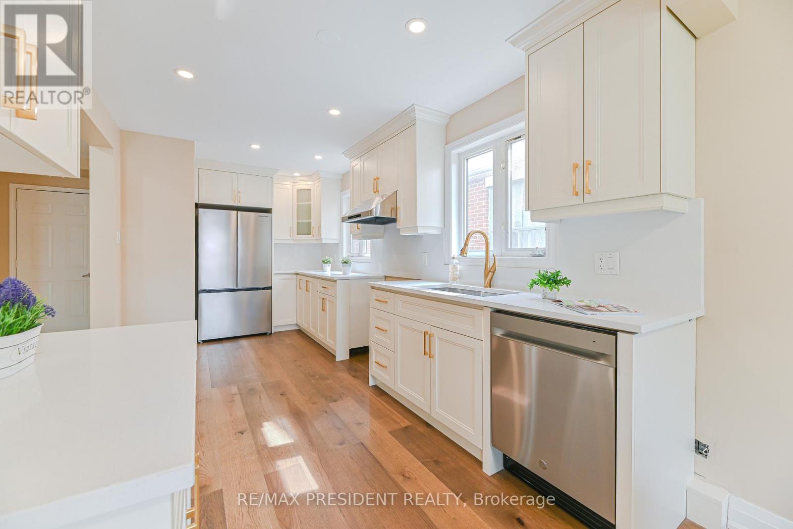 4 LAWNVIEW COURT, Brampton (Heart Lake West), Ontario, L7G1T4 — Photo 9