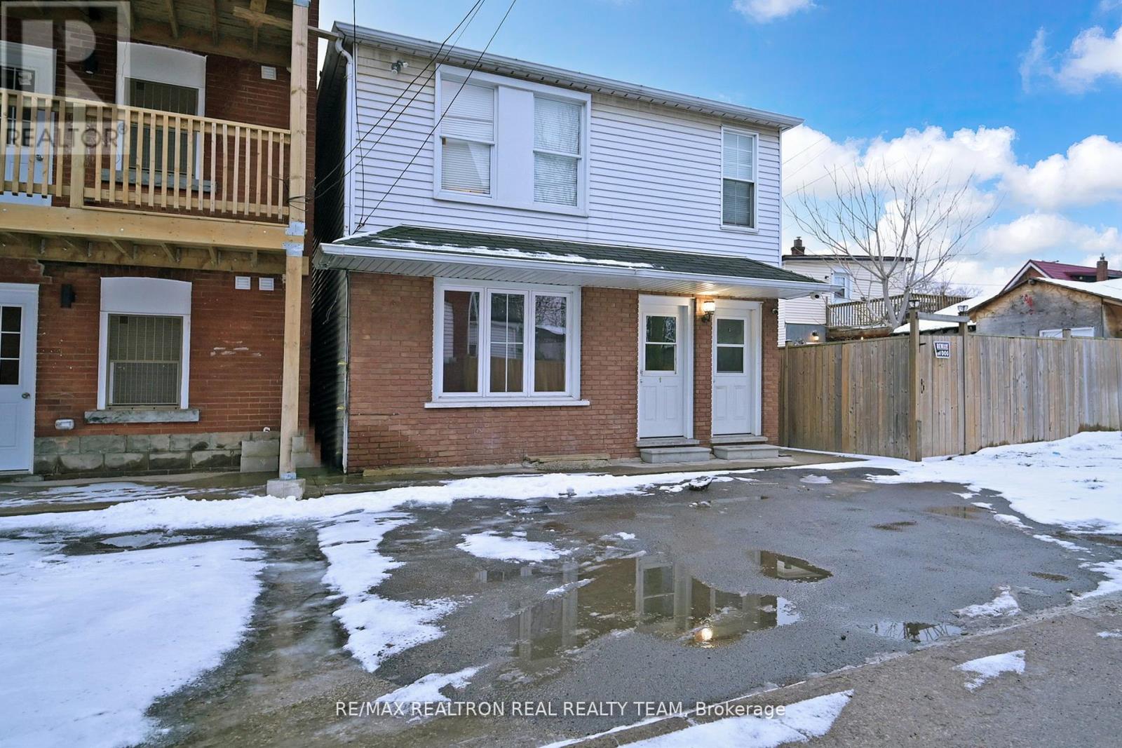 #C1 - 1129 CANNON STREET E, Hamilton (Crown Point), Ontario, L8L2J7 — Photo 2