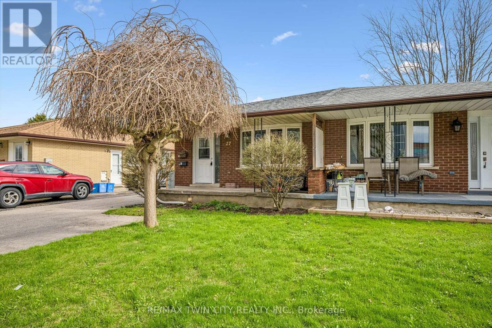 27 VICMOUNT DRIVE, Kitchener, Ontario, N2M2A2 — Photo 2