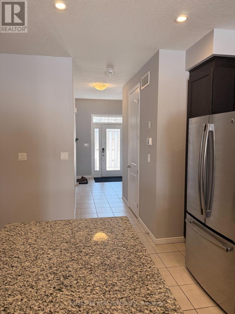 267 BUTTONBUSH STREET, Waterloo, Ontario, N2V0B4 — Photo 2